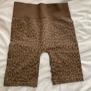 bolt boutique brown animal print bike short size s